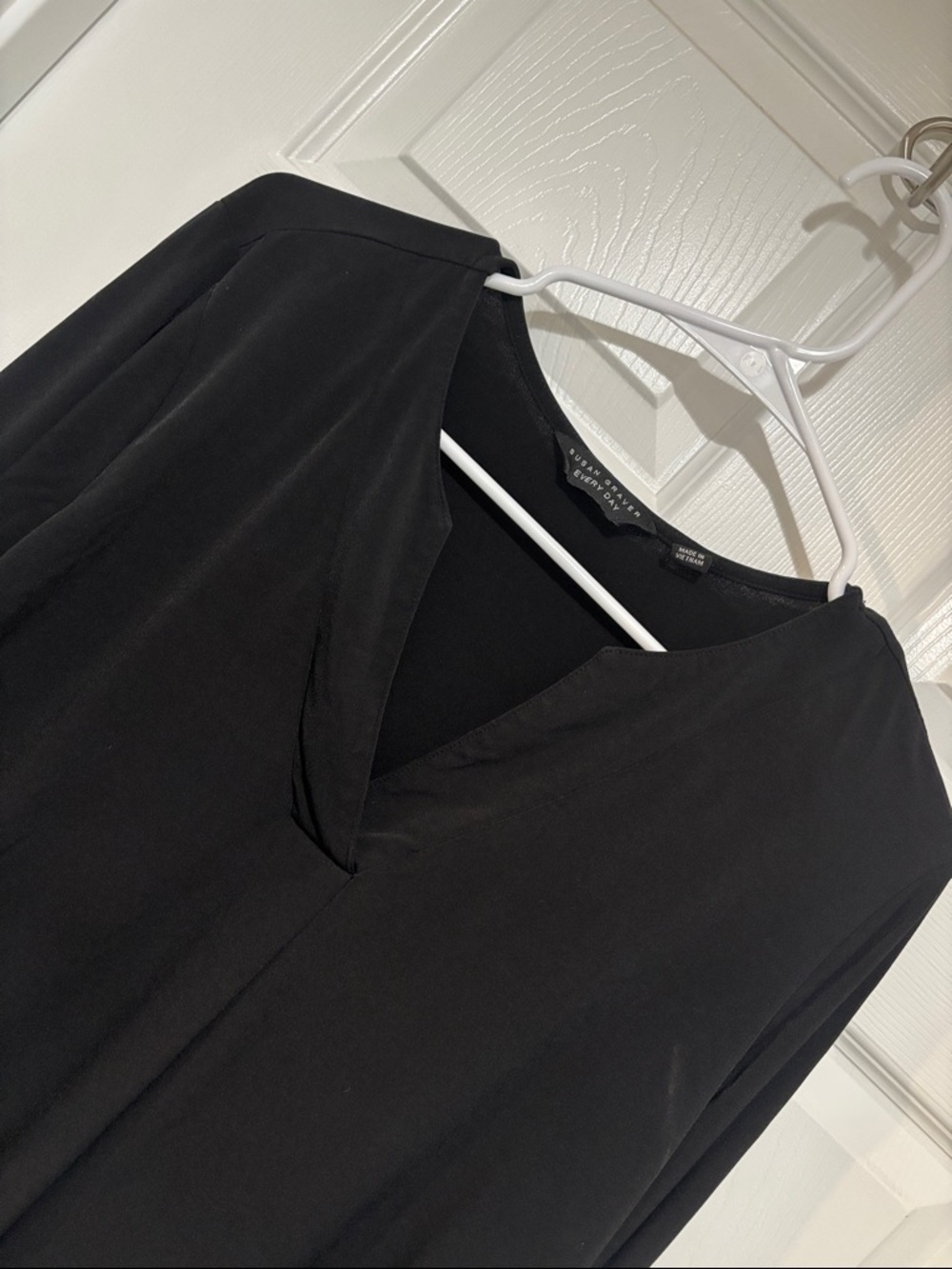 SUSAN GRAVER Liquid Knit Black Deep V-Neck Women's Top